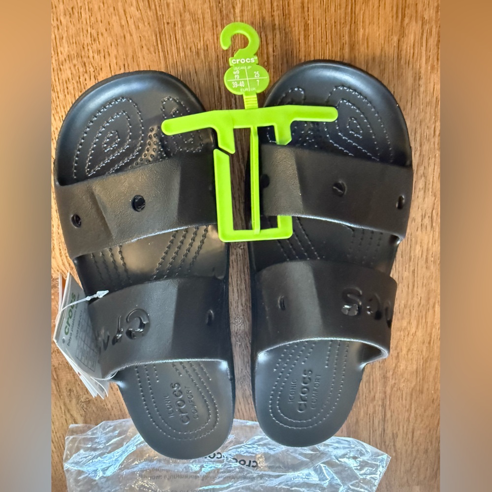 NWT Black Crocs Baya Platform Sandal Women’s 9